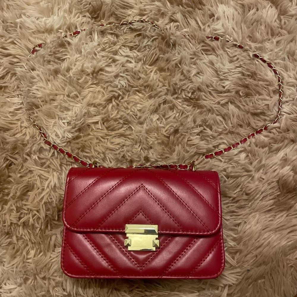 Elegant Red Quilted Shoulder Bag